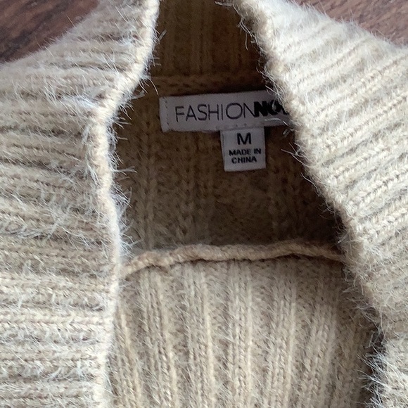 Beautiful Sweater by Fashion Nova 💛💛 - Picture 3 of 6